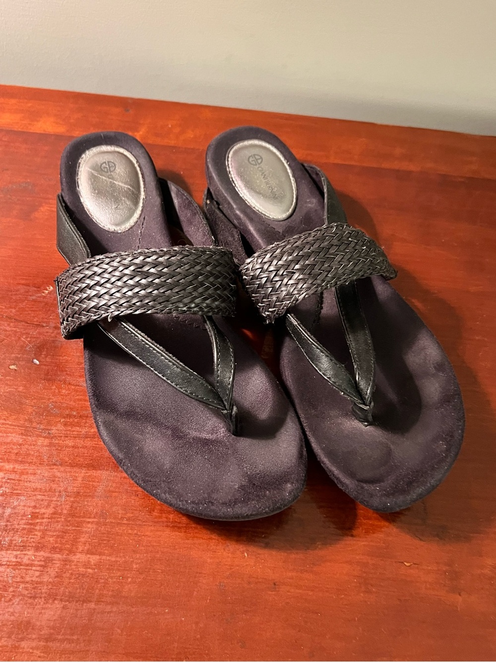 Giani Bernini Black Braided Thong Sandals size 9